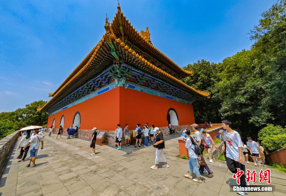 世界文化遗产南京明孝陵暑期旅游热