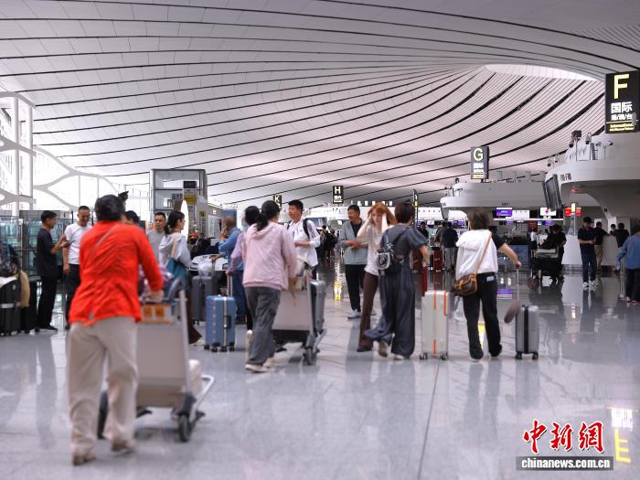 北京大兴机场今年内旅客吞吐量破3000万人次