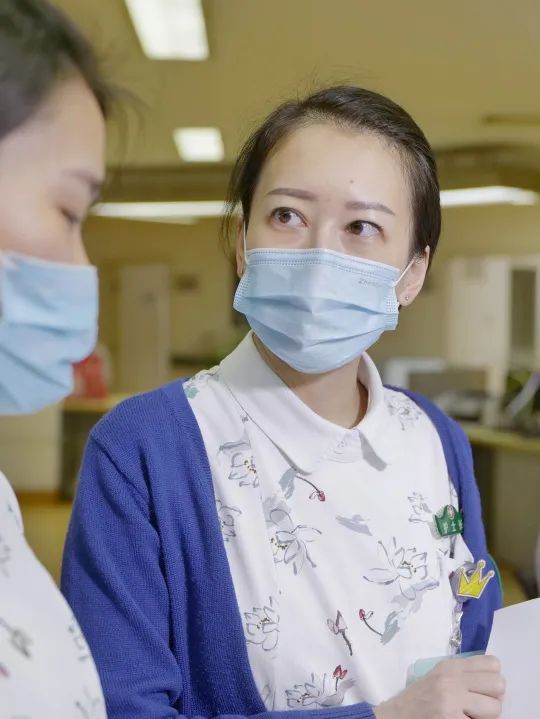 大学护士长刘丽照片中的主人公是当晚全网刷屏一张医疗队员出发前打