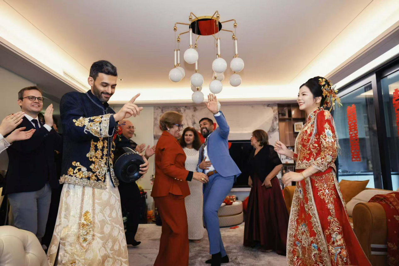 " Chinamaxxing" In Yiwu:  Foreigners Find Home in China' s " World Supermarket"