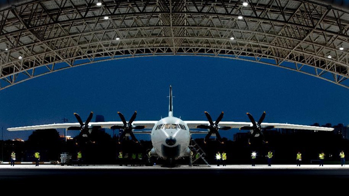 东部战区海军航空兵某团组织长航时反潜训练