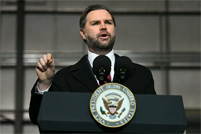 美媒惊讶:万斯一本正经将美国经济比作泰坦尼克号