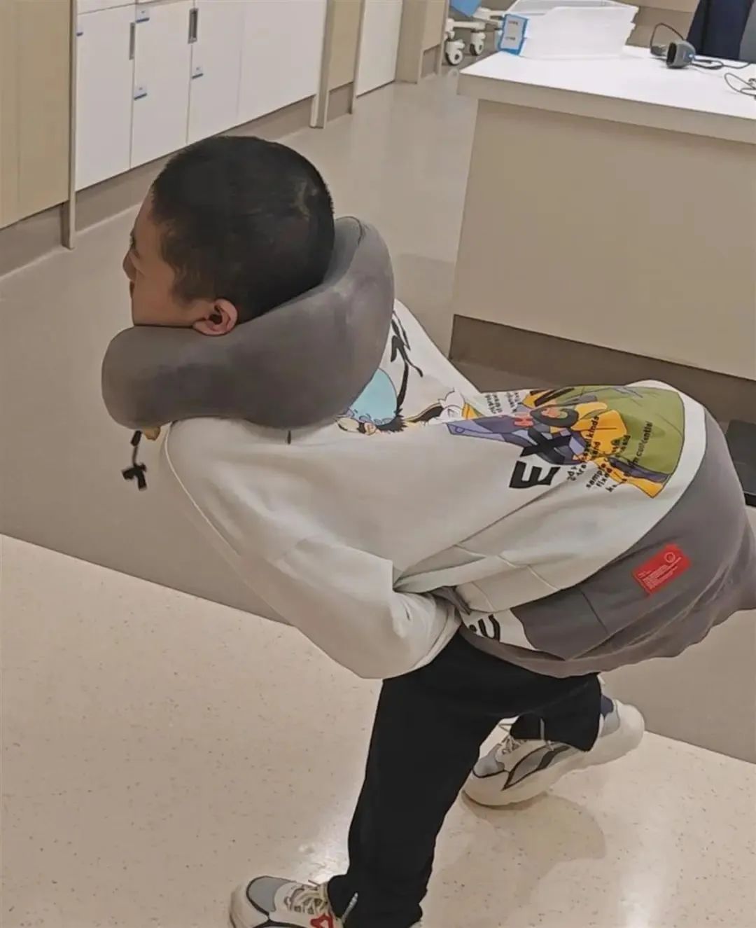 手術驚心動魄！趴著高考的他，這次想站著考研……億童幼兒英語大班6