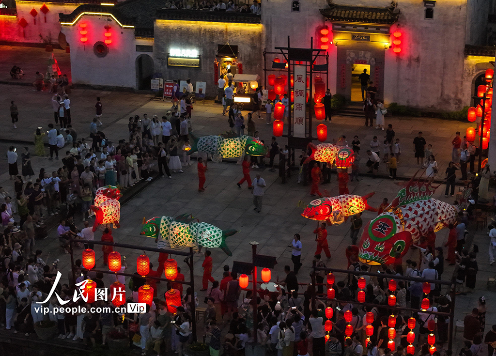安徽黄山：夏夜游古村赏鱼灯插图6