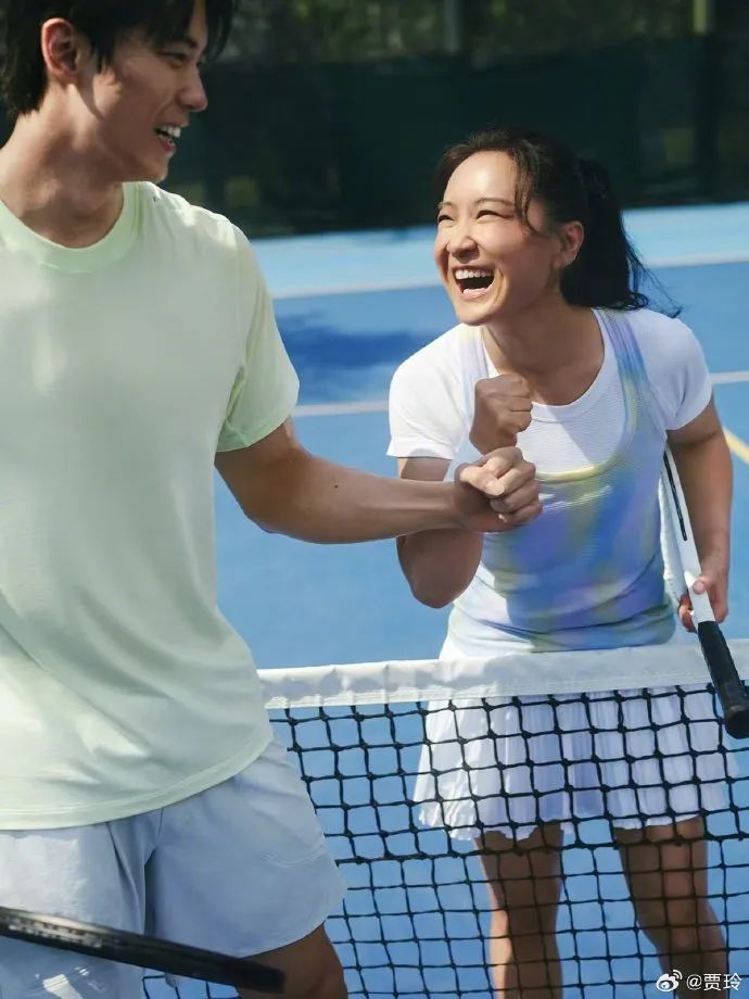 梦幻联动！贾玲与汪顺跨界打网球，回应技术太“菜”插图1