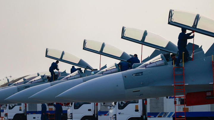 一键收藏！解锁战鹰冬日训练最新壁纸