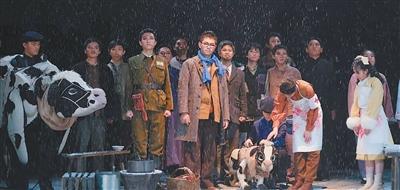 这个高中的学生爱演话剧