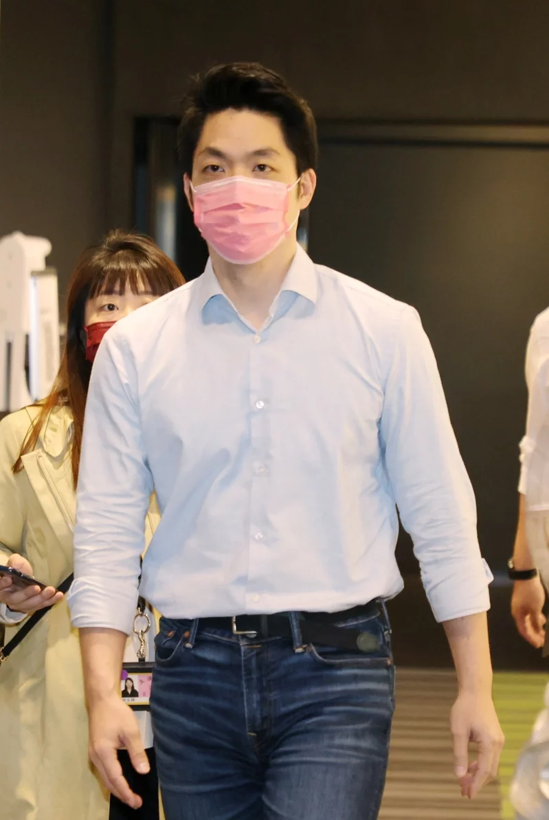 苏贞昌以"反攻大陆"类比缺电,蒋万安批:没有肩膀,不负责