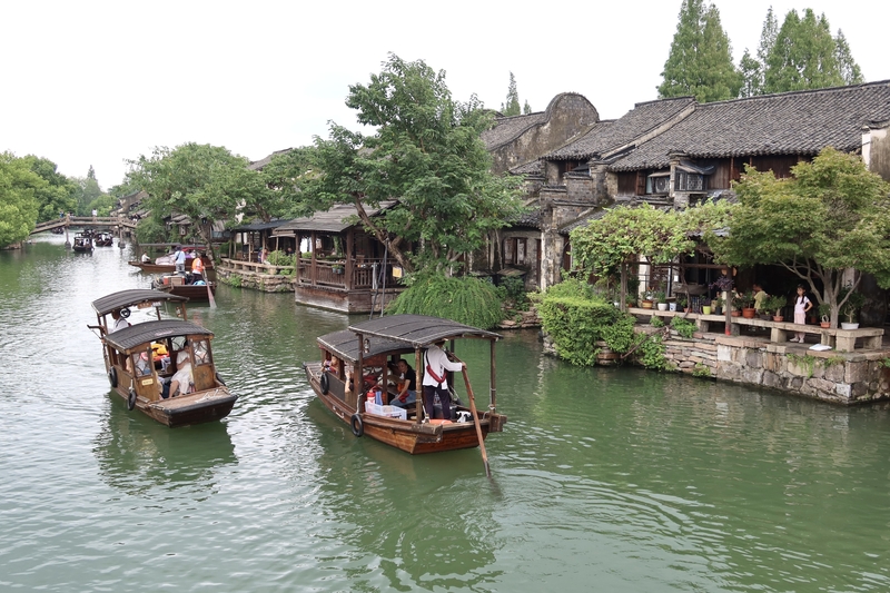 浙江乌镇迎来暑期旅游热