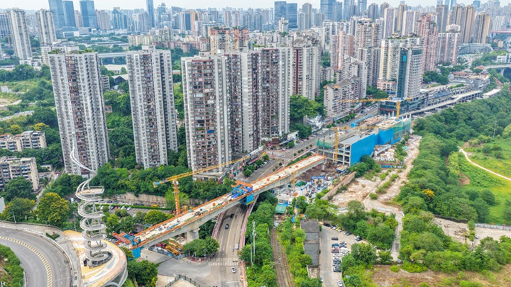 成渝铁路改造工程黄桷坪双线特大桥顺利合龙