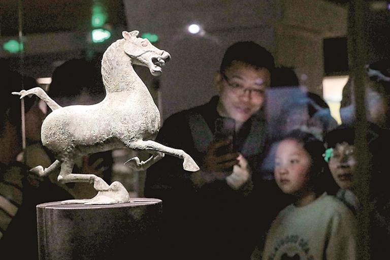 博物馆里“探”马