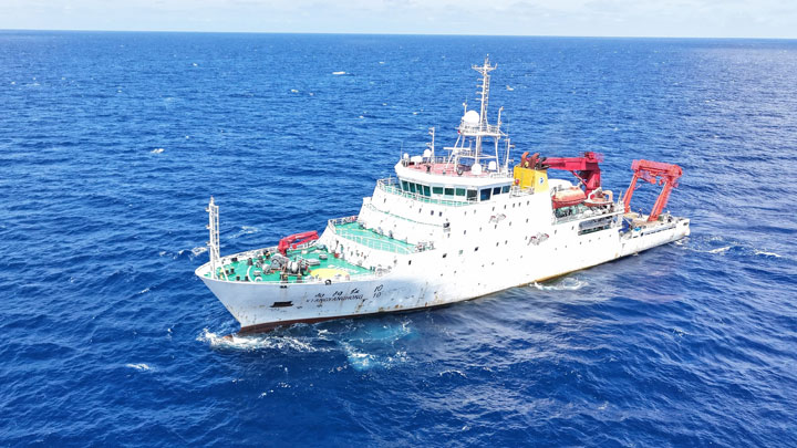 深海科考新突破！我国在西太平洋海底发现一处大型矿区