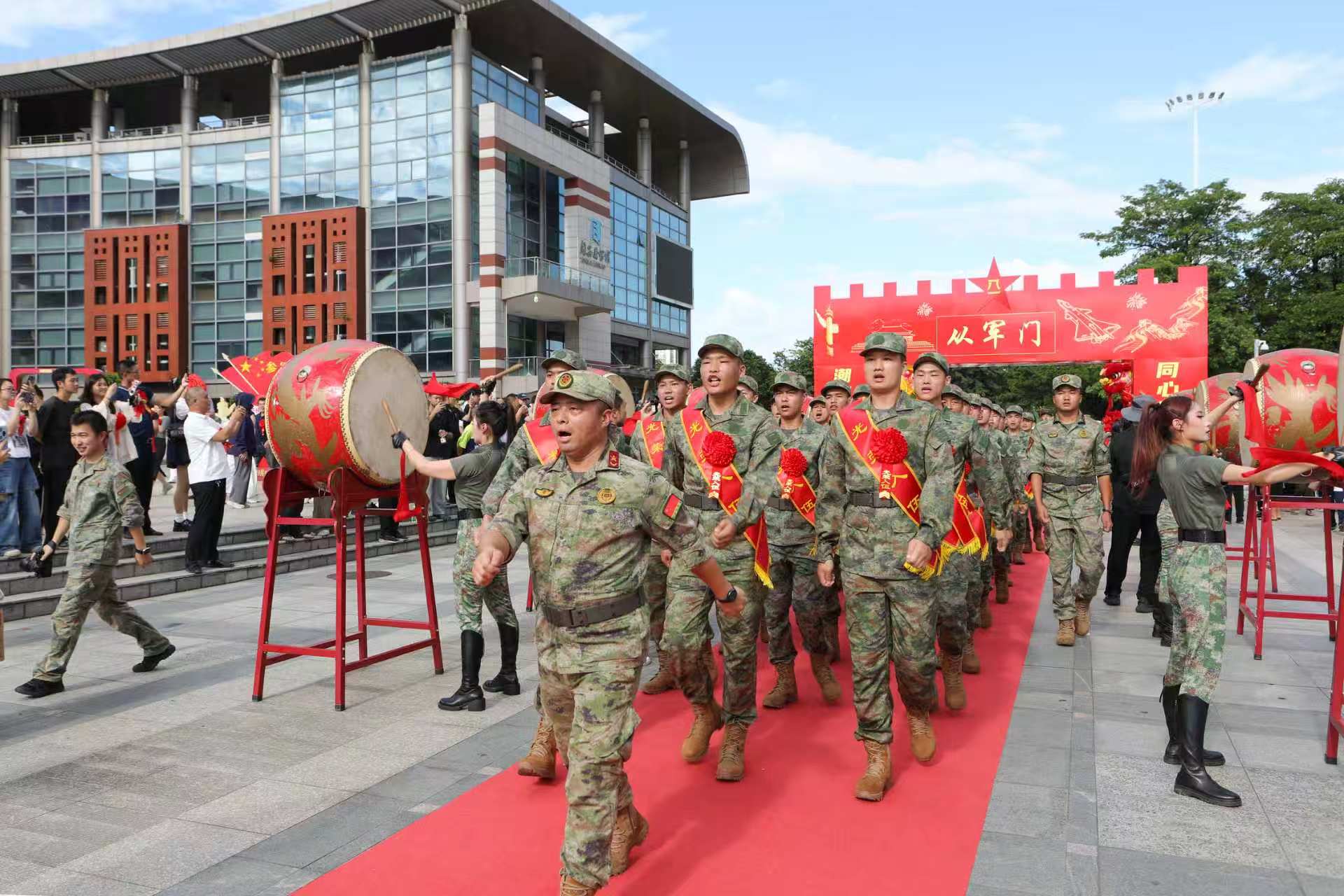 赓续长征精神 逐梦强军报国｜厦门同安举行2026年秋季新兵欢送活动