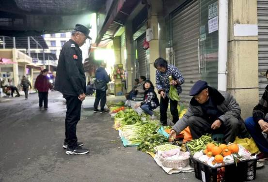 1元卫生费+爱心摊  眉山市彭山城南市场“改头换面”守护烟火气