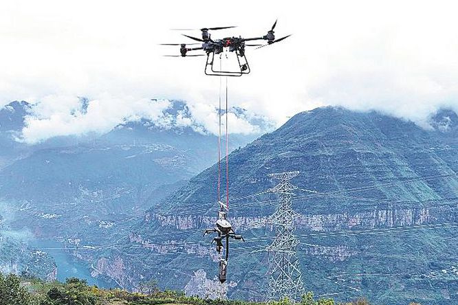 无人机+机器人 为超高压线做CT