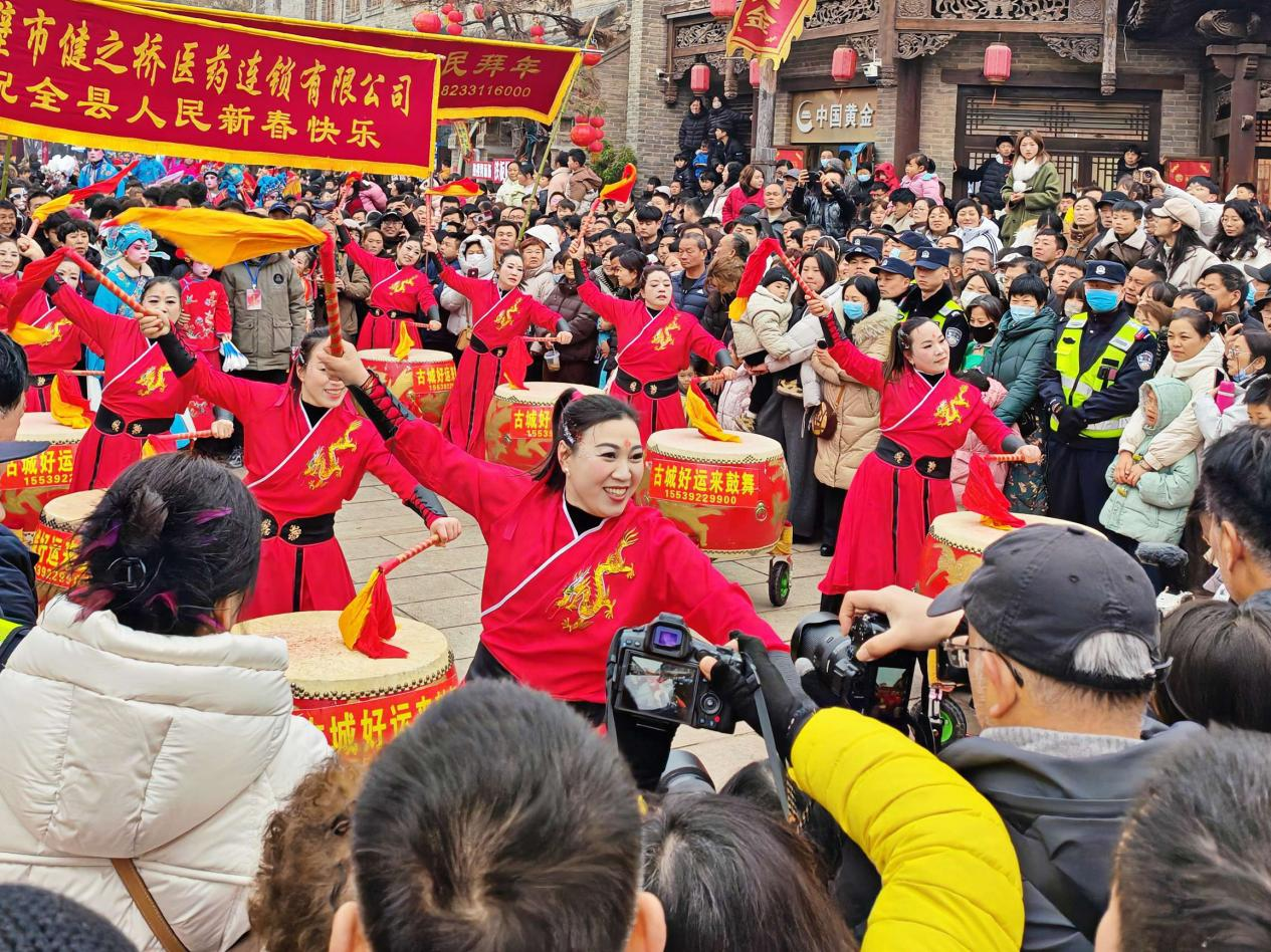 千年社火闹元宵！河南浚县古城社火点燃正月“年味”