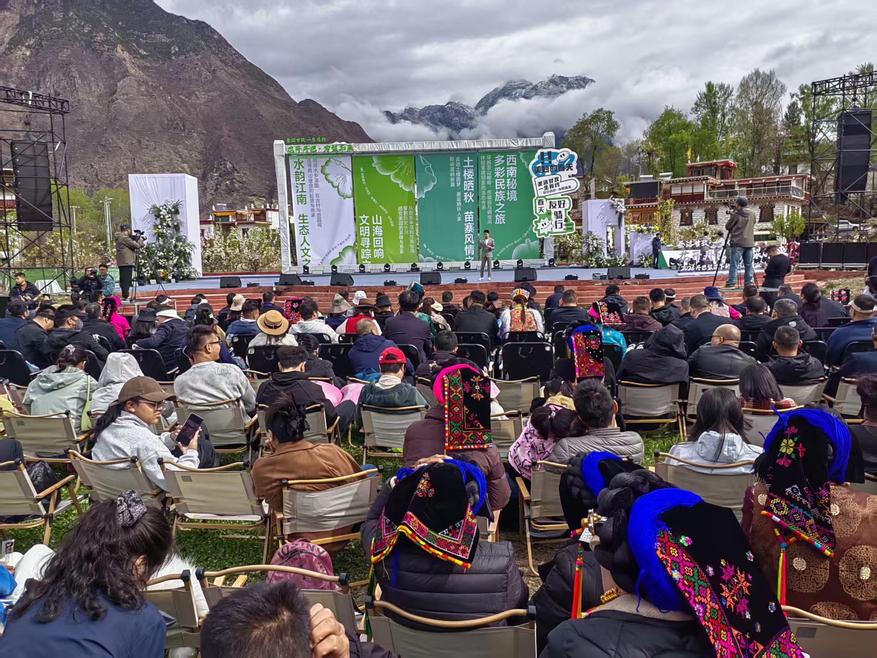 跨越山海共赴“梨花之约”：全国13个世界“最佳旅游乡村”首聚四川丹巴“围花对话”