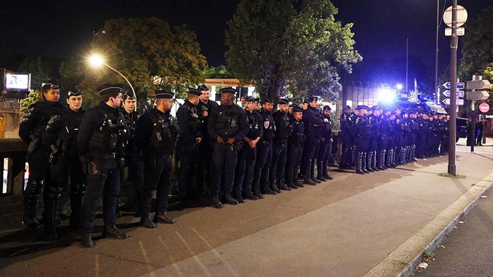 为防范暴力破坏事件，法国动员8万警察、宪兵应对抗议罢工