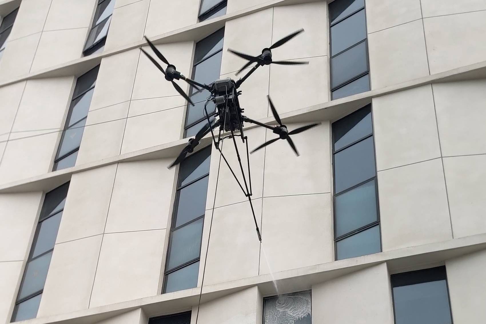 无人机当高楼“清洁工” ，能挣到钱吗？