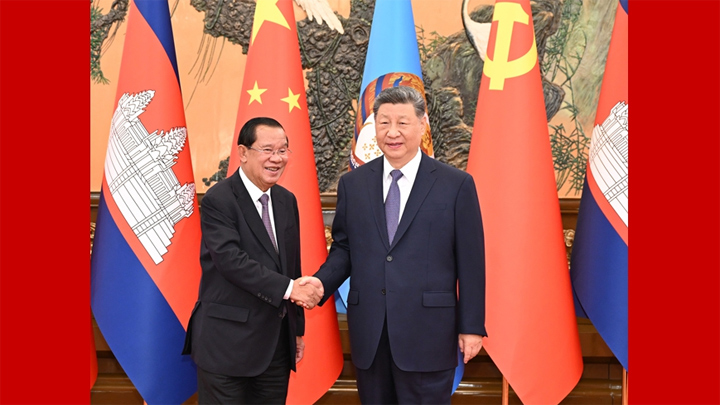 习近平会见柬埔寨人民党主席、参议院主席洪森