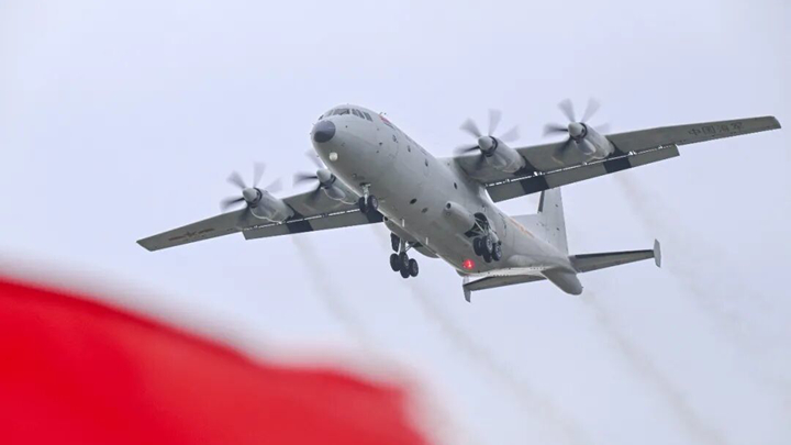 向战而飞！多型战机梯次升空
