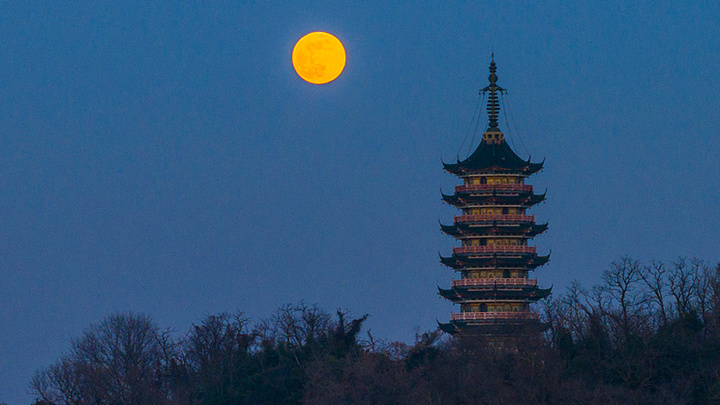 2026年首个“超级月亮”现身夜空