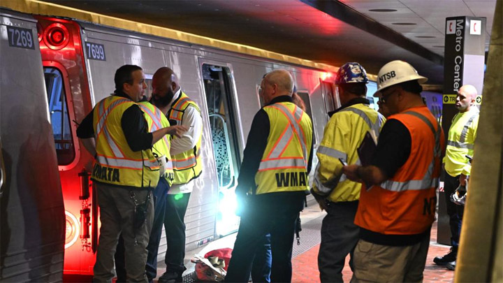 华盛顿一工程车与地铁相撞致11人伤