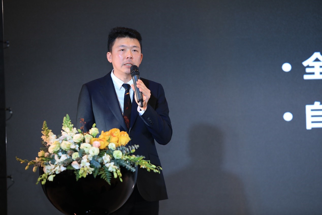 墨白新品牌发布,知名明星何政军代言
