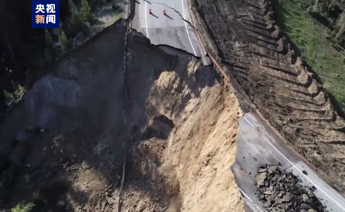 美国怀俄明州一公路因塌方关闭 当地宣布进入紧急状态