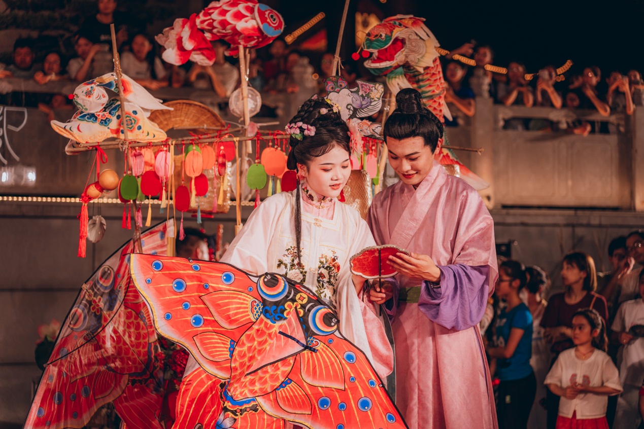 盐城市博物馆:汉服文化月如"七"而至,传统文化生生不"夕"