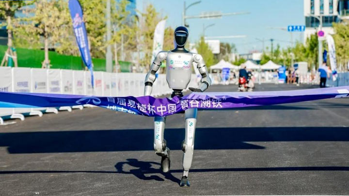 机器人赛跑 机器狗游泳 北京这场赛事科技感拉满