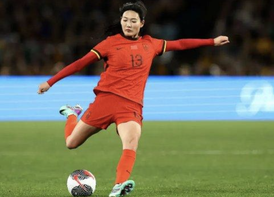 《环球时报》记者专访中国女足留洋球员杨莉娜
