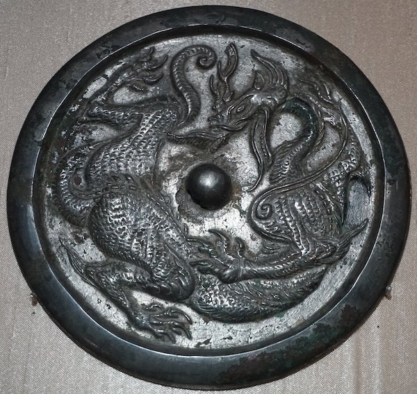 跃龙在渊:中国国家博物馆藏铜镜上的龙纹解读