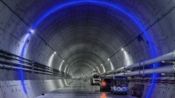 深海筑“巨龙” 探访世界最长海底高铁隧道