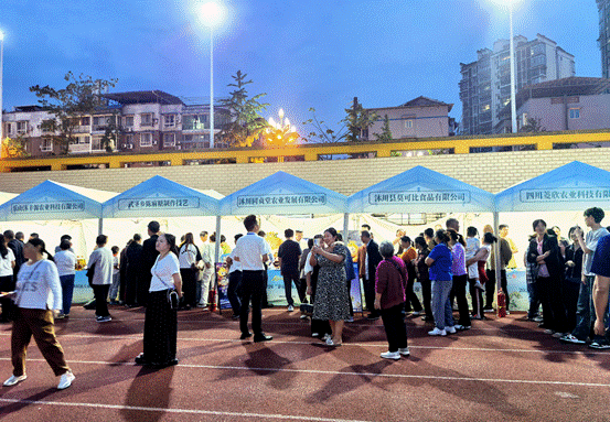乐山市沐川县：龙狮盛会聚人气  非遗集市火起来