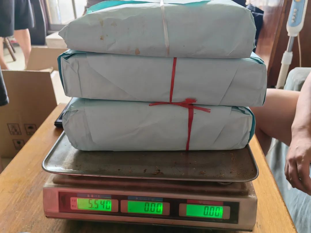 全链条打击，11人落网！内蒙古一地警方破获特大非法经营烟丝案插图