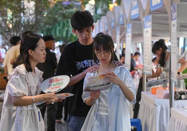 高薪招聘 跨界需求大——毕业季AI人才就业火爆