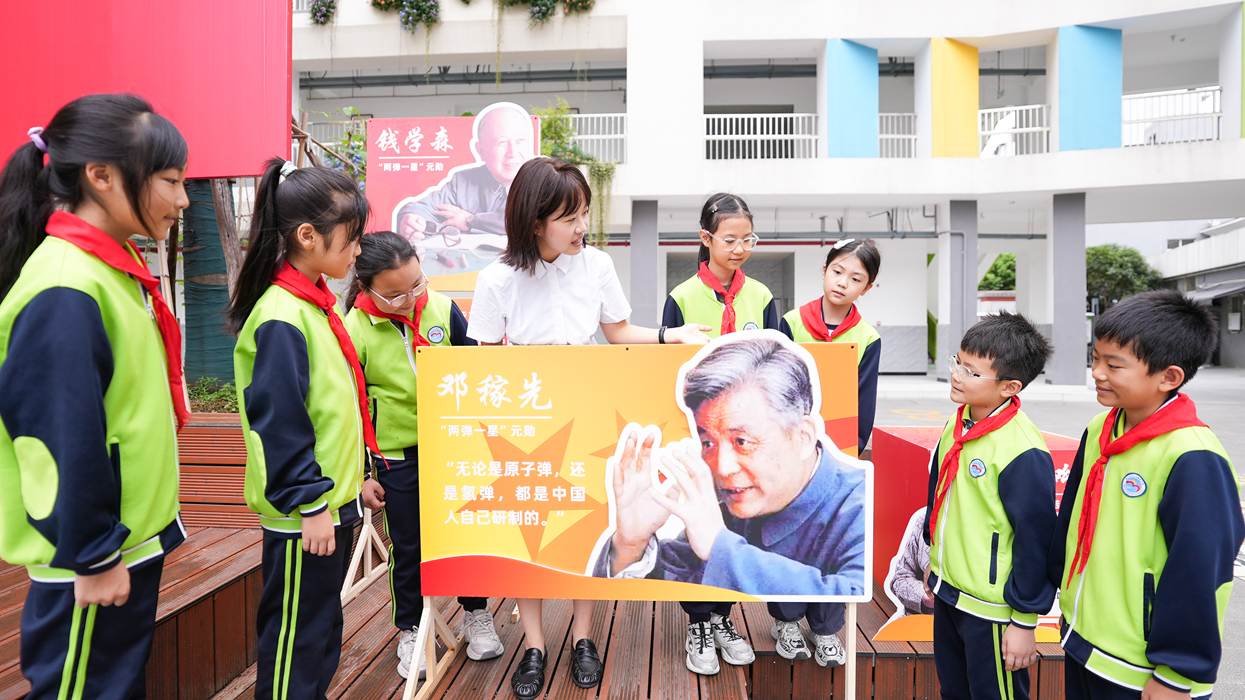 眉山市彭山区鹏利小学：童心庆国庆 礼赞新时代