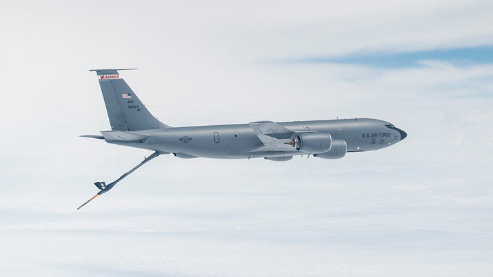 美国一架KC-135空中加油机在伊拉克西部坠毁