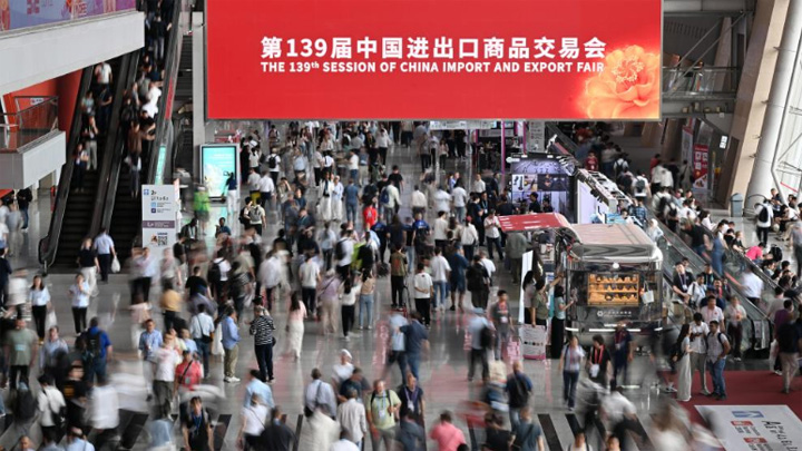 跟着中外客商逛广交会