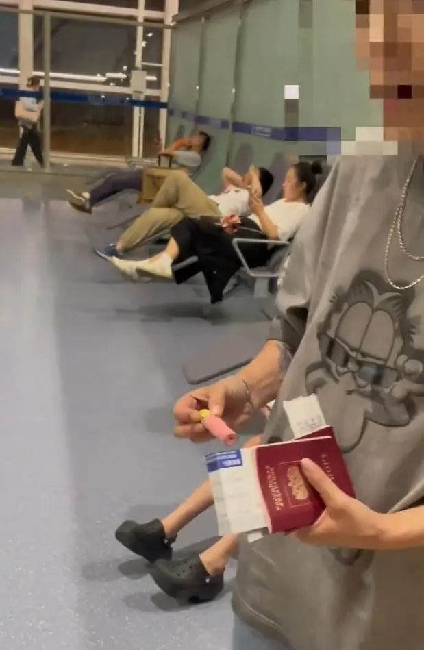 外国旅客带打火机进候机室，登机前被其他旅客拦下？无锡机场：正在调查插图