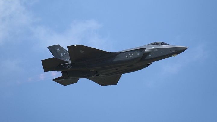 美媒：美国军工巨头完成测试，F-35战机可借助AI定位“对手目标”