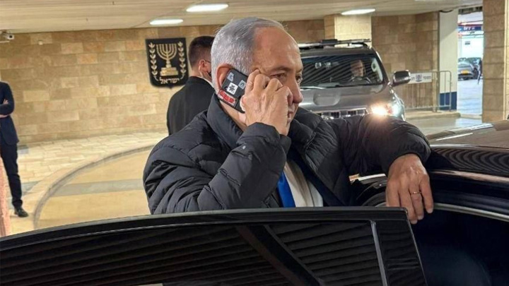 以媒爆料内塔尼亚胡手机摄像头被贴纸封住，疑与黑客攻击有关