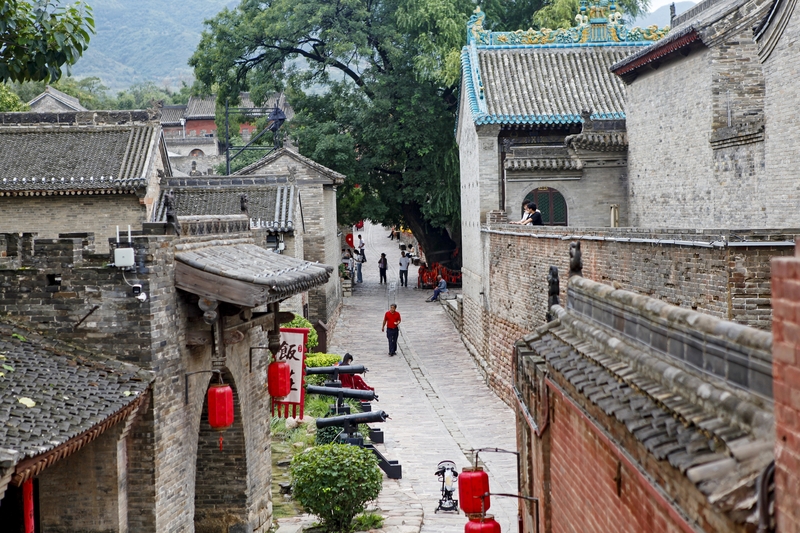 山西晋中：张壁古堡暑期旅游升温
