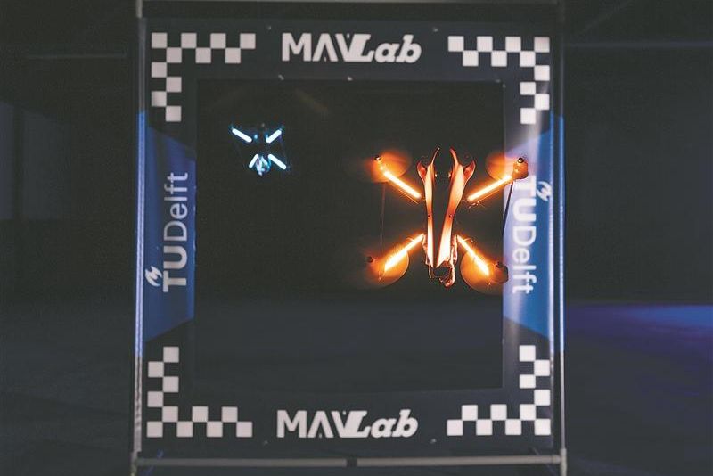 荷兰一款AI控制无人机时速达百公里
