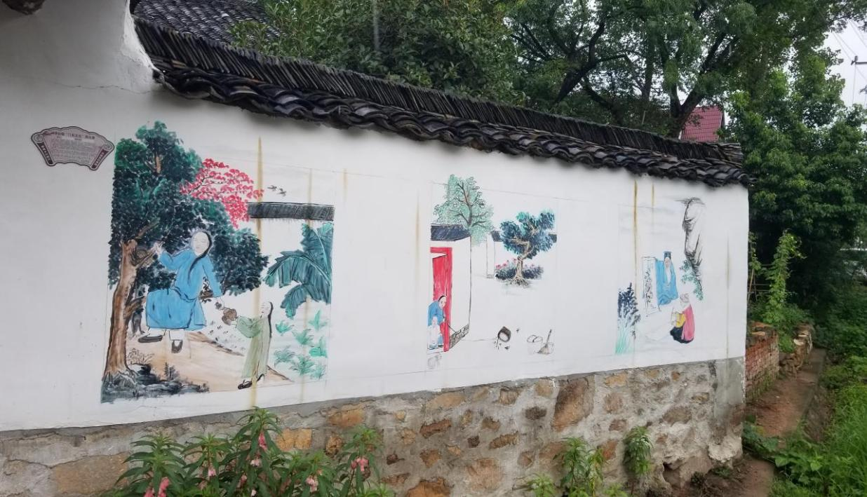 "农民画家"用创意墙绘扮靓乡村