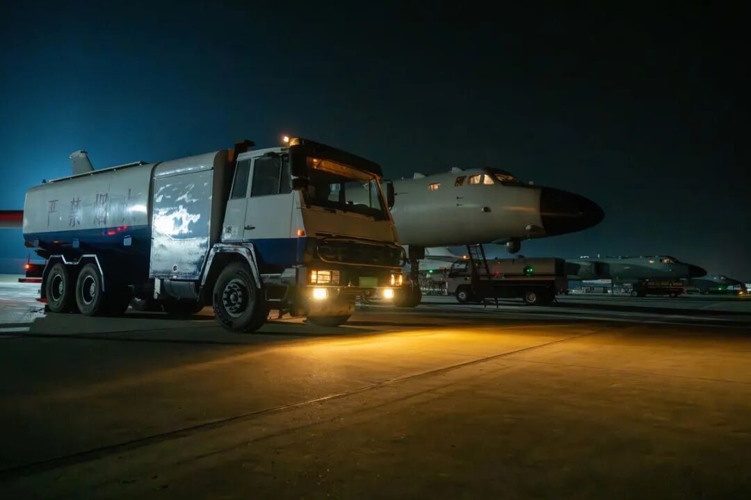 星夜守护：飞行训练的幕后护航