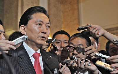 鸠山由纪夫 图源 视觉中国