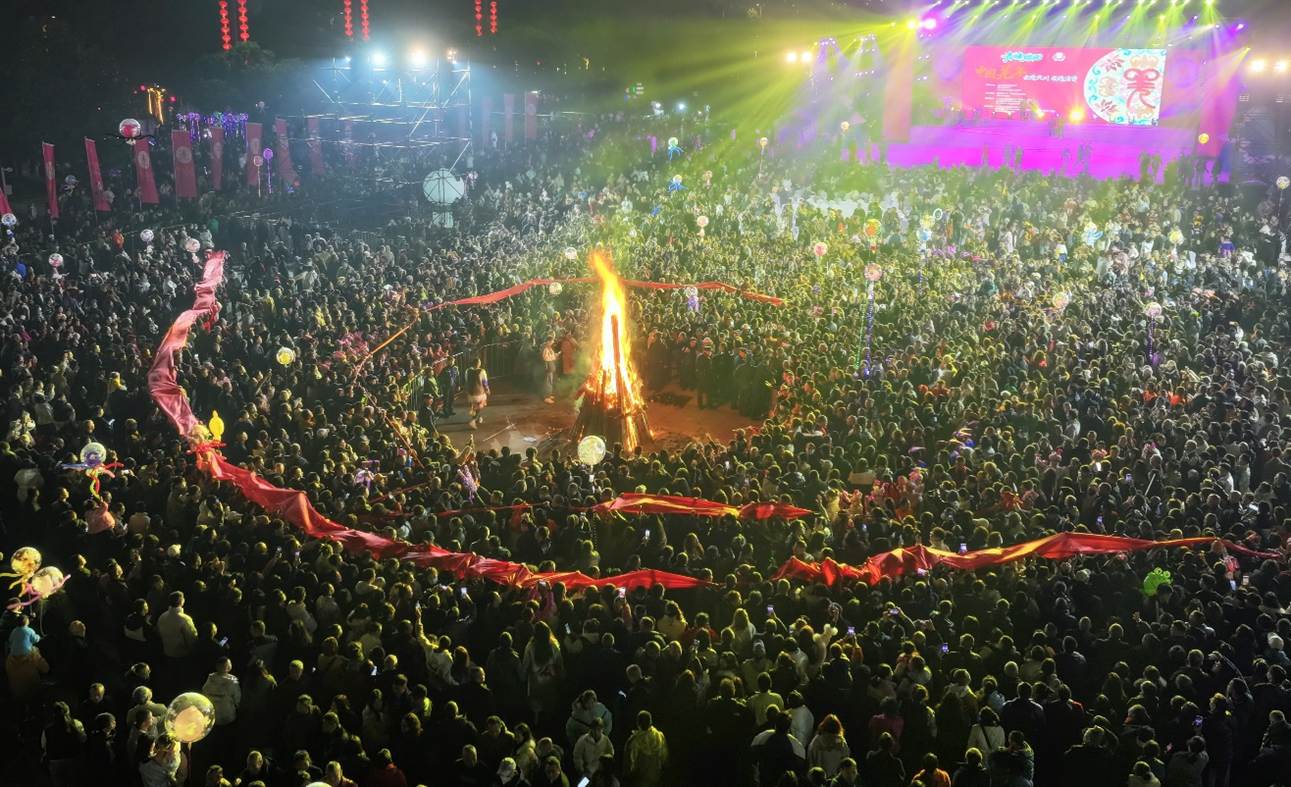 首届北川非遗消费季启幕，无人机秀点亮羌年夜空