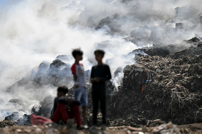 垃圾填埋场火灾打脸莫迪“清洁印度”计划！那里被称作“新德里的耻辱柱”